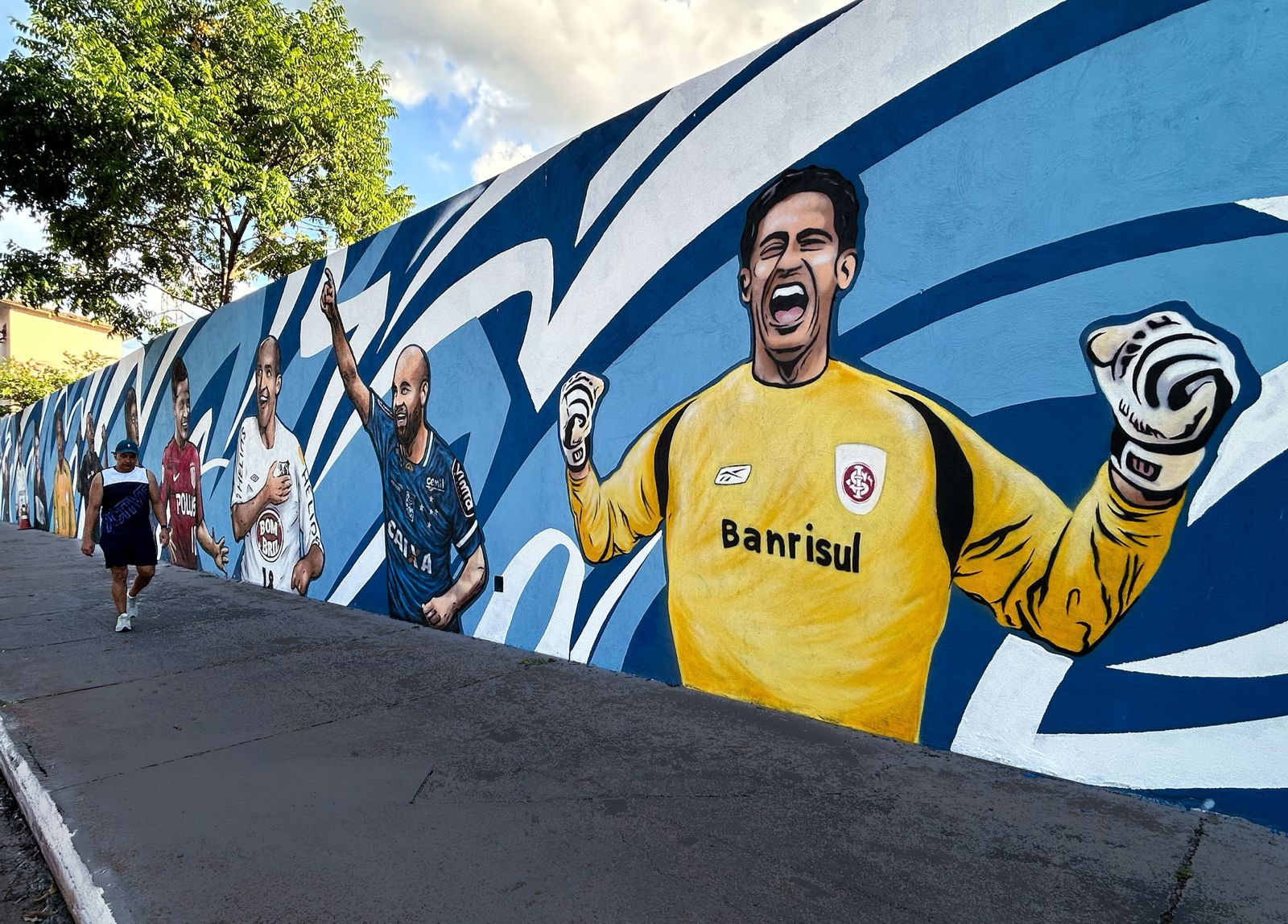 “Mural de Craques” vira atração na Avenida Bandeirantes