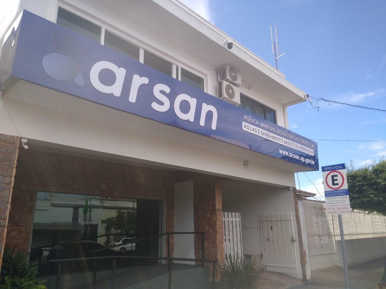 Segunda via da conta de água e parcelamento de débitos são facilitados com a implantação de totem de atendimento na ARSAN