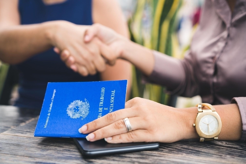 82 novas oportunidades de emprego nesta segunda (24)