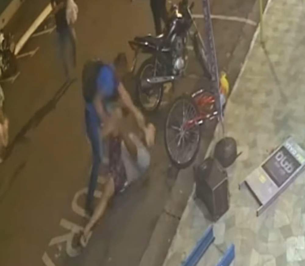 Homem esfaqueia atual companheiro da ex-esposa em praça central de Mirandópolis