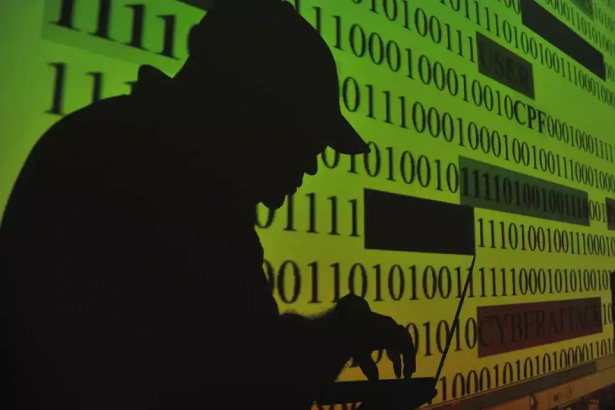 Crime virtual: Auxiliar cai em golpe e paga PIX a criminoso de suposta facção