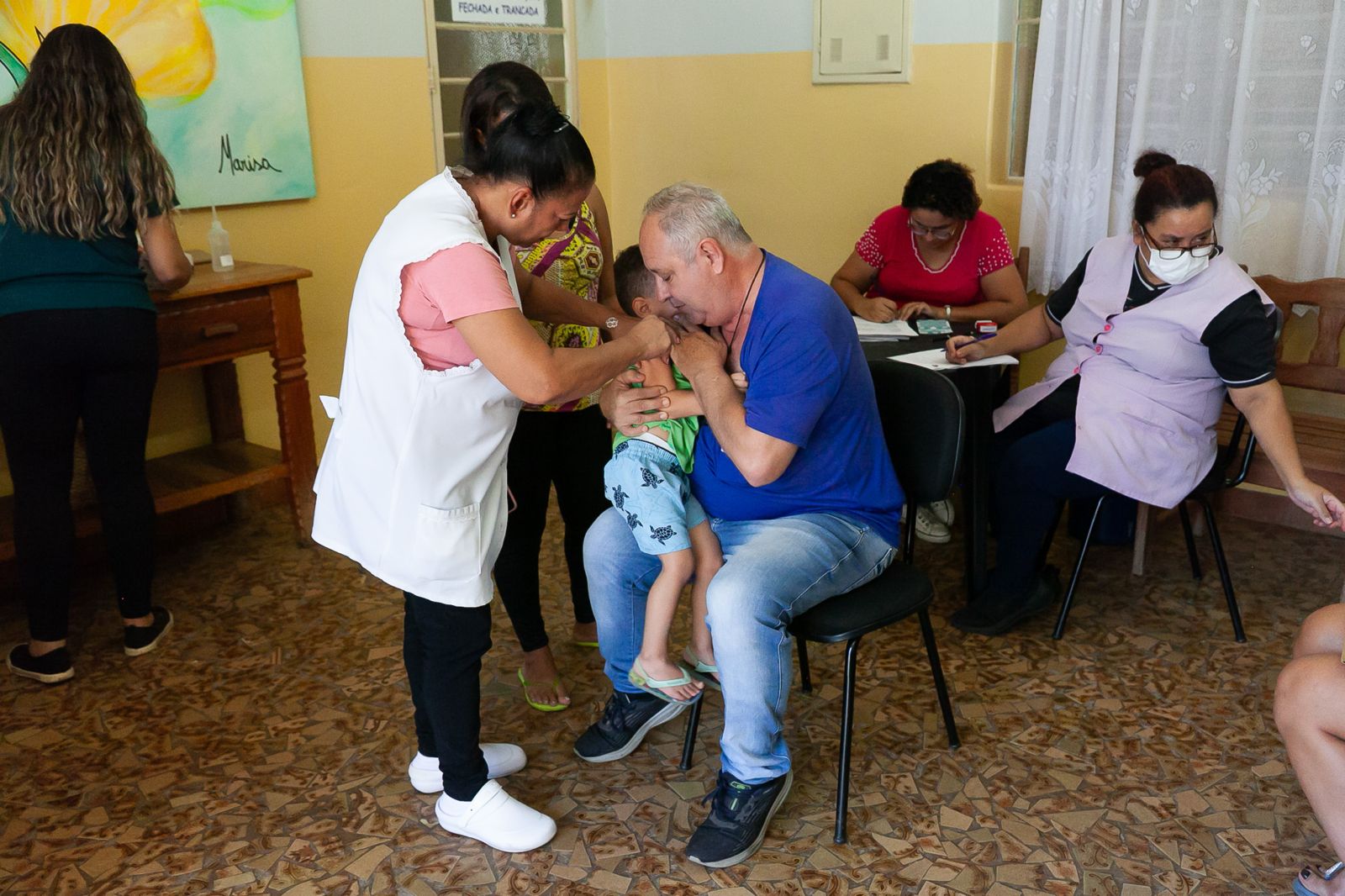 Vacinação nas escolas é oportunidade para os pais imunizarem os filhos