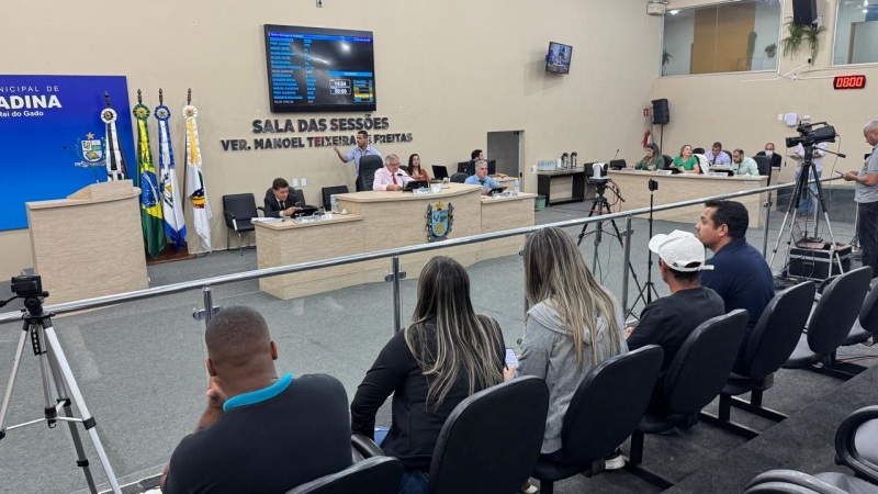 Câmara de Andradina analisa mudança na Lei Orgânica e concessão de títulos