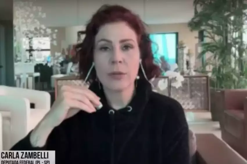 Interpol inclui Carla Zambelli na lista de difusão vermelha