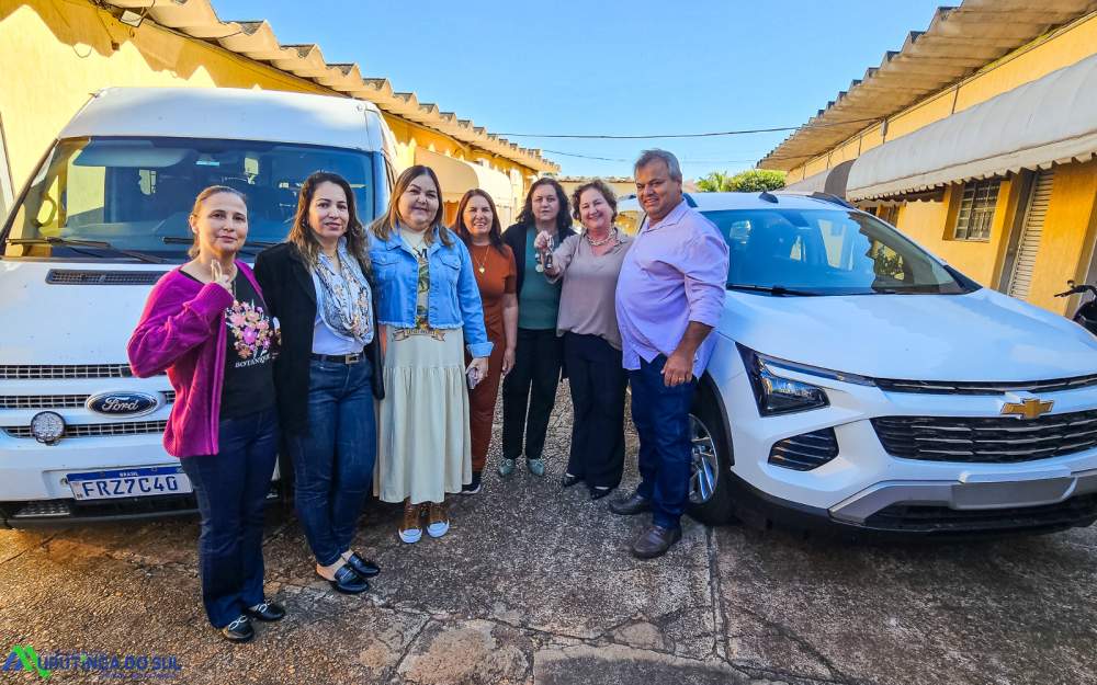 Prefeito Cristiano entrega dois veículos para reforçar a Educação do município de Murutinga do Sul