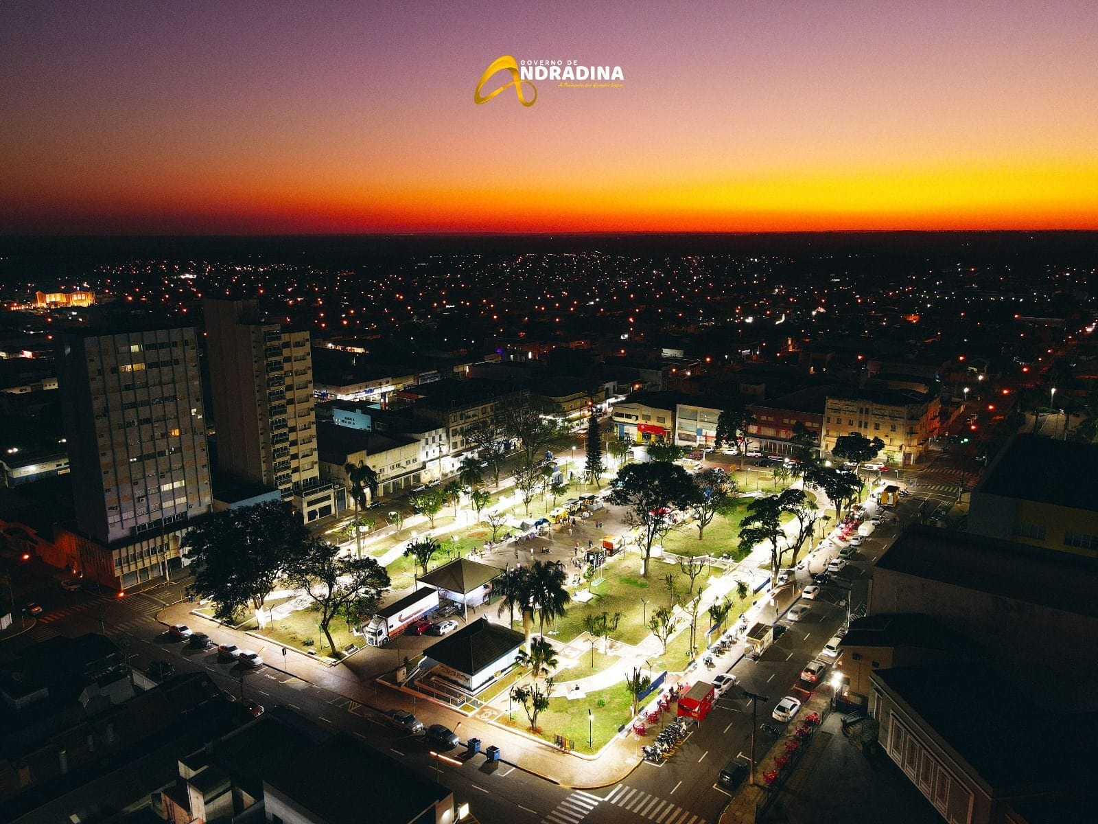 Internet livre? Praça Moura Andrade em Andradina tem.