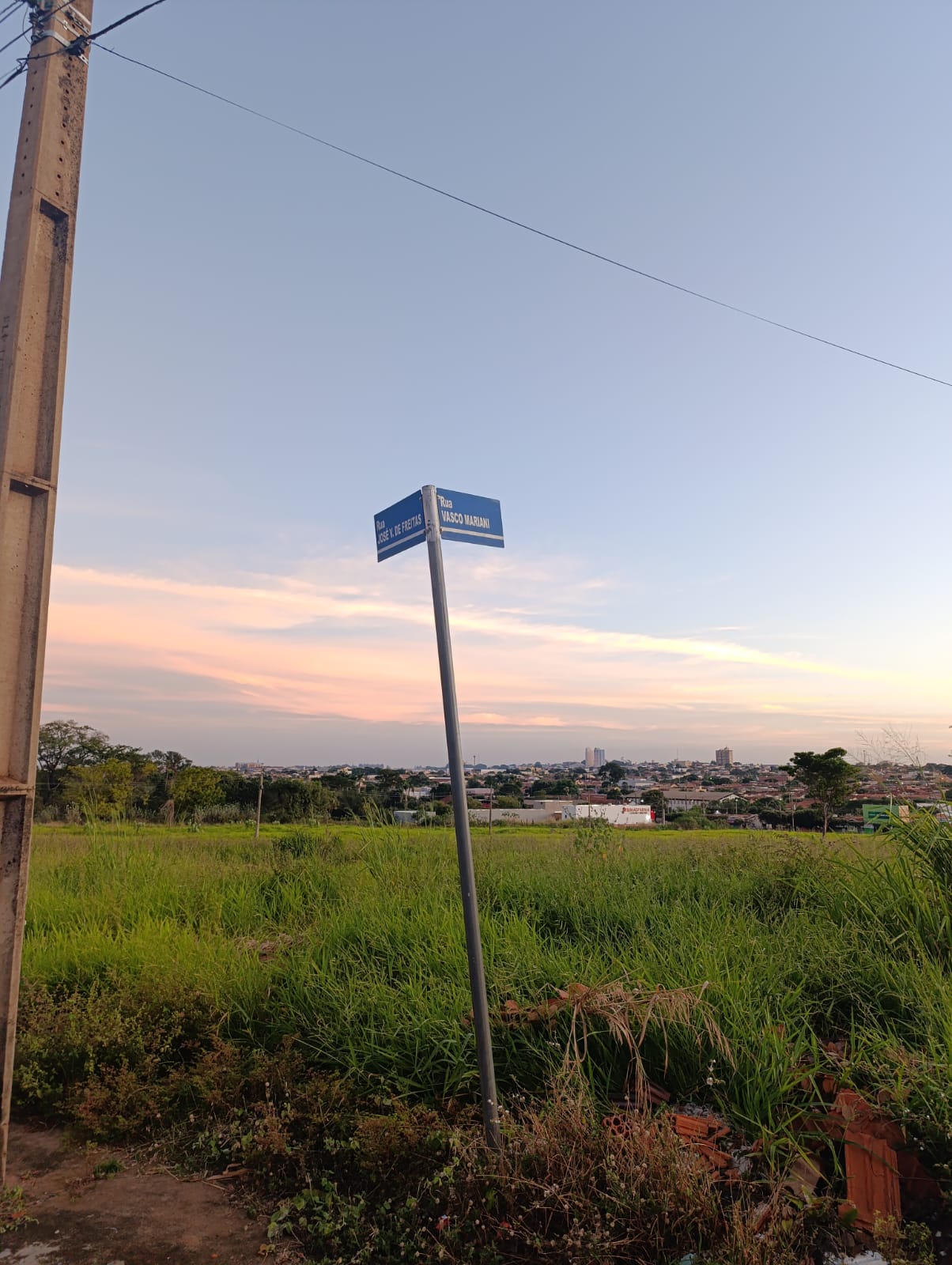Descaso da Cohab Cris com terrenos no bairro Gasparelli em Andradina preocupa moradores