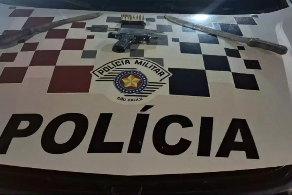 Homem é preso em Castilho com pistola após ameaçar rivais por ciúmes