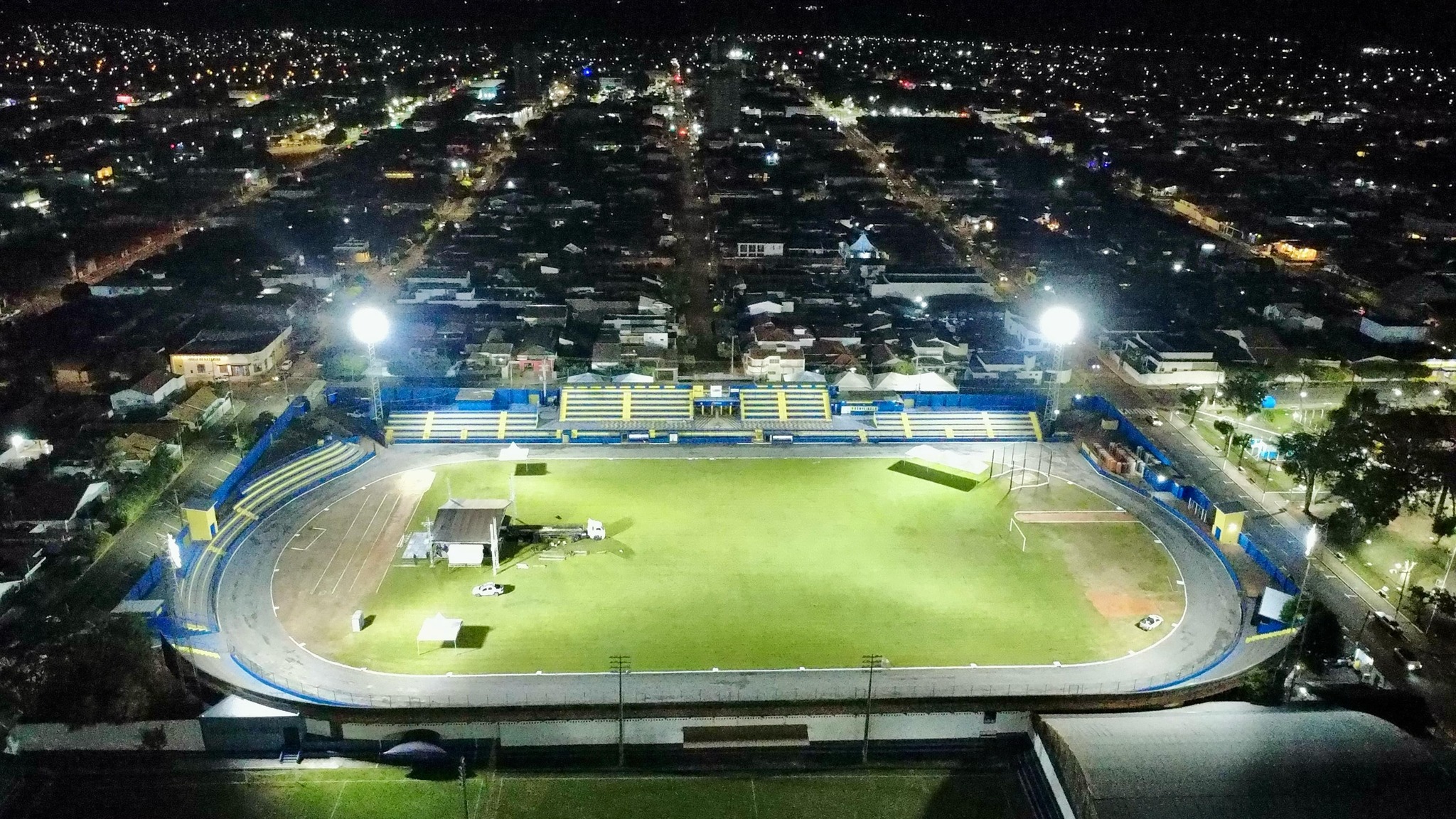 Desfile acontece amanhã (11) no Estádio em Andradina com João Bosco & Vinícius
