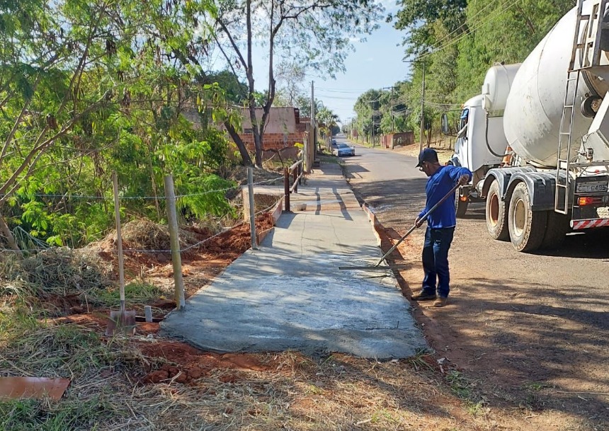 Prefeitura de Andradina faz obras de segurança na Rua Sebastião Arantes