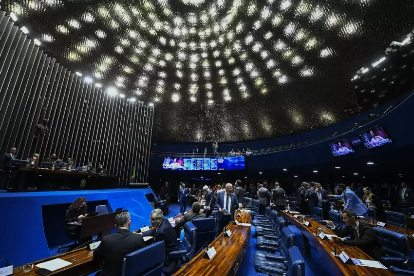 Senado aprova projeto para proteger crianças em meios digitais