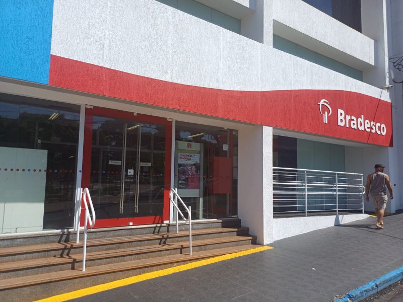 Bancos funcionam em meio período em Andradina (SP) no feriado de 6 de agosto