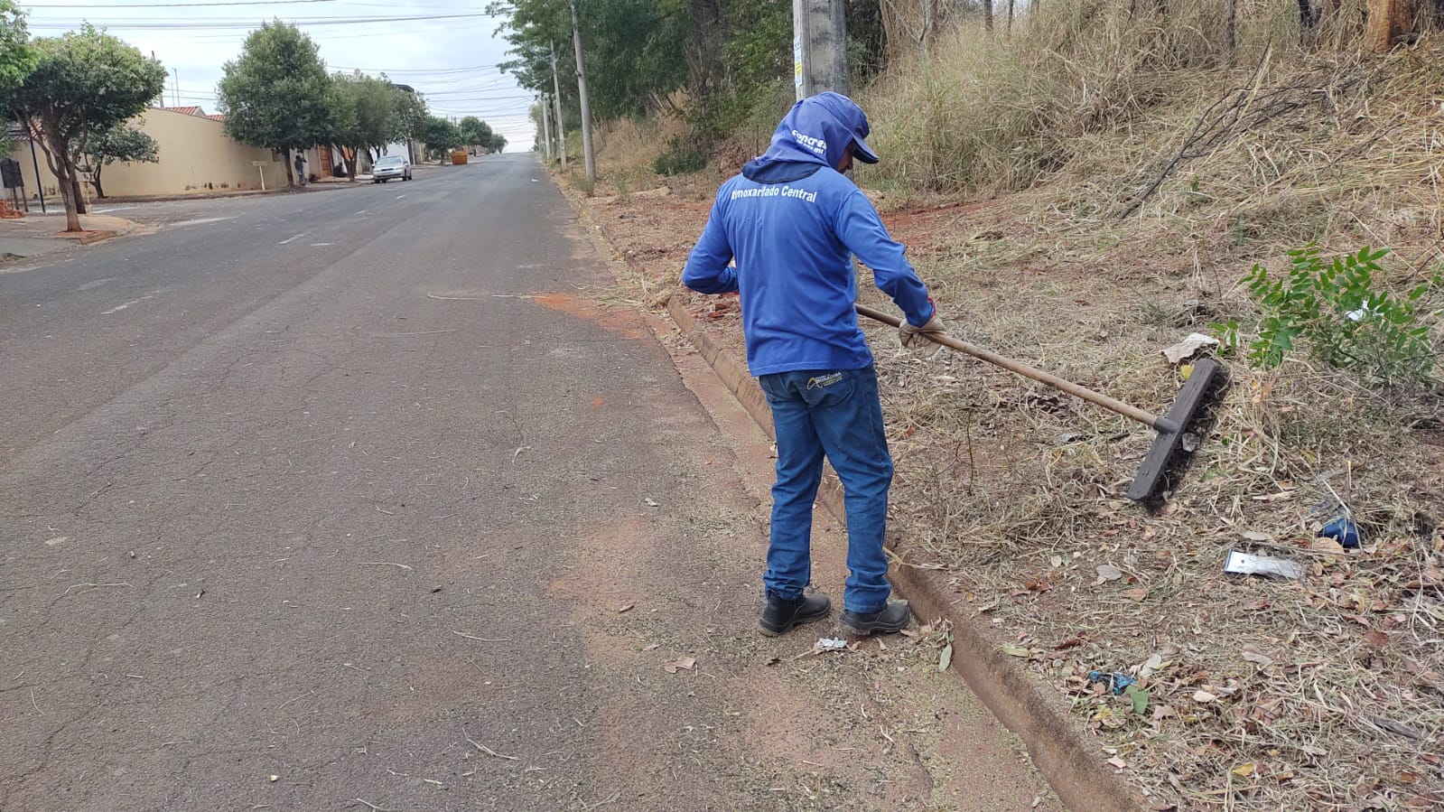 Prefeitura de Andradina faz serviços de limpeza, manutenção e revitalização em diversos pontos da cidade