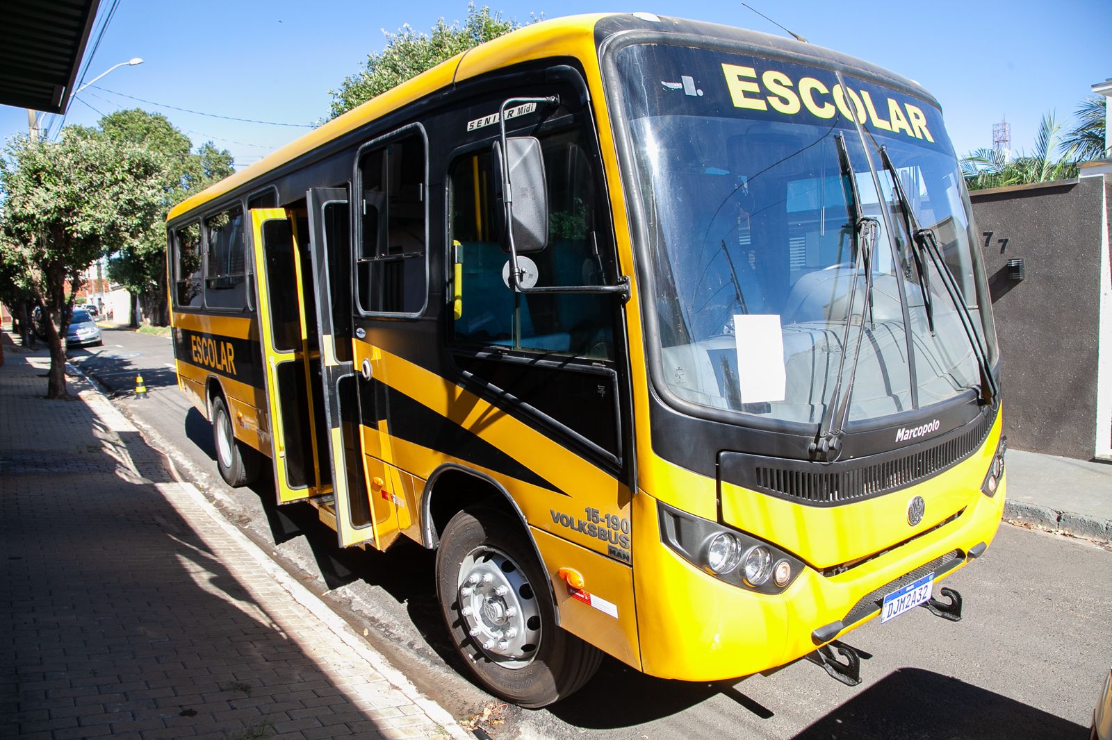 Prefeitura de Andradina entrega ônibus para APAE