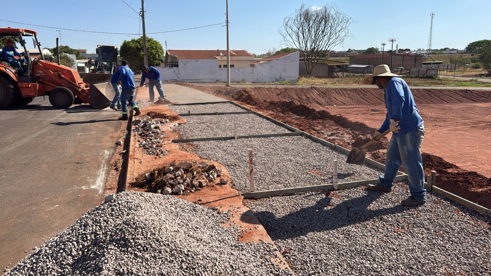 Prefeitura de Andradina inicia construção da calçada do Centro Poliesportivo da Vila Messias
