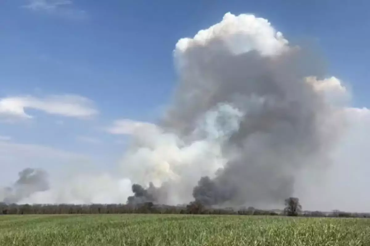 Fumaça de incêndios fecha rodovia e ameaça cidades da região