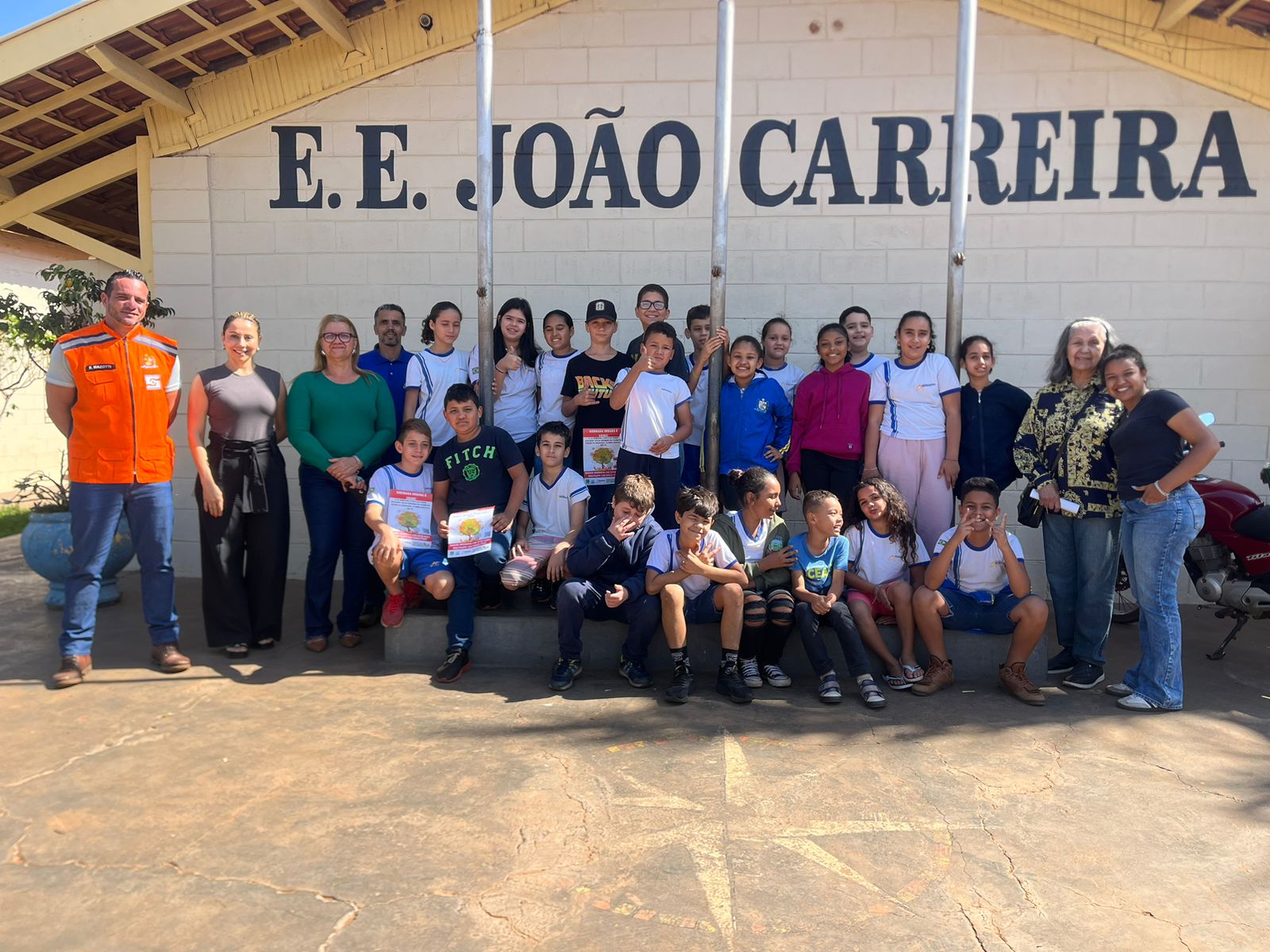 Educação ambiental em foco: palestra sobre queimadas e qualidade do ar na E.E. João Carreira em Andradina