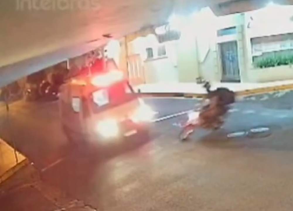 Motociclista fica ferido ao ser atingido por ambulância em Birigui