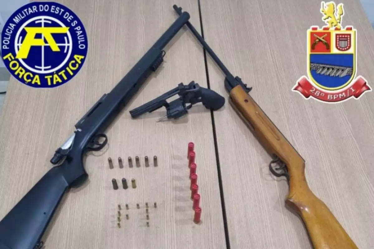 Adolescente é flagrado com armas e munições em Andradina