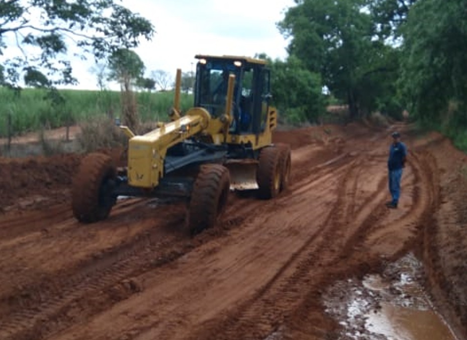 Prefeitura de Andradina realiza recuperação das estradas do Assentamento Primavera