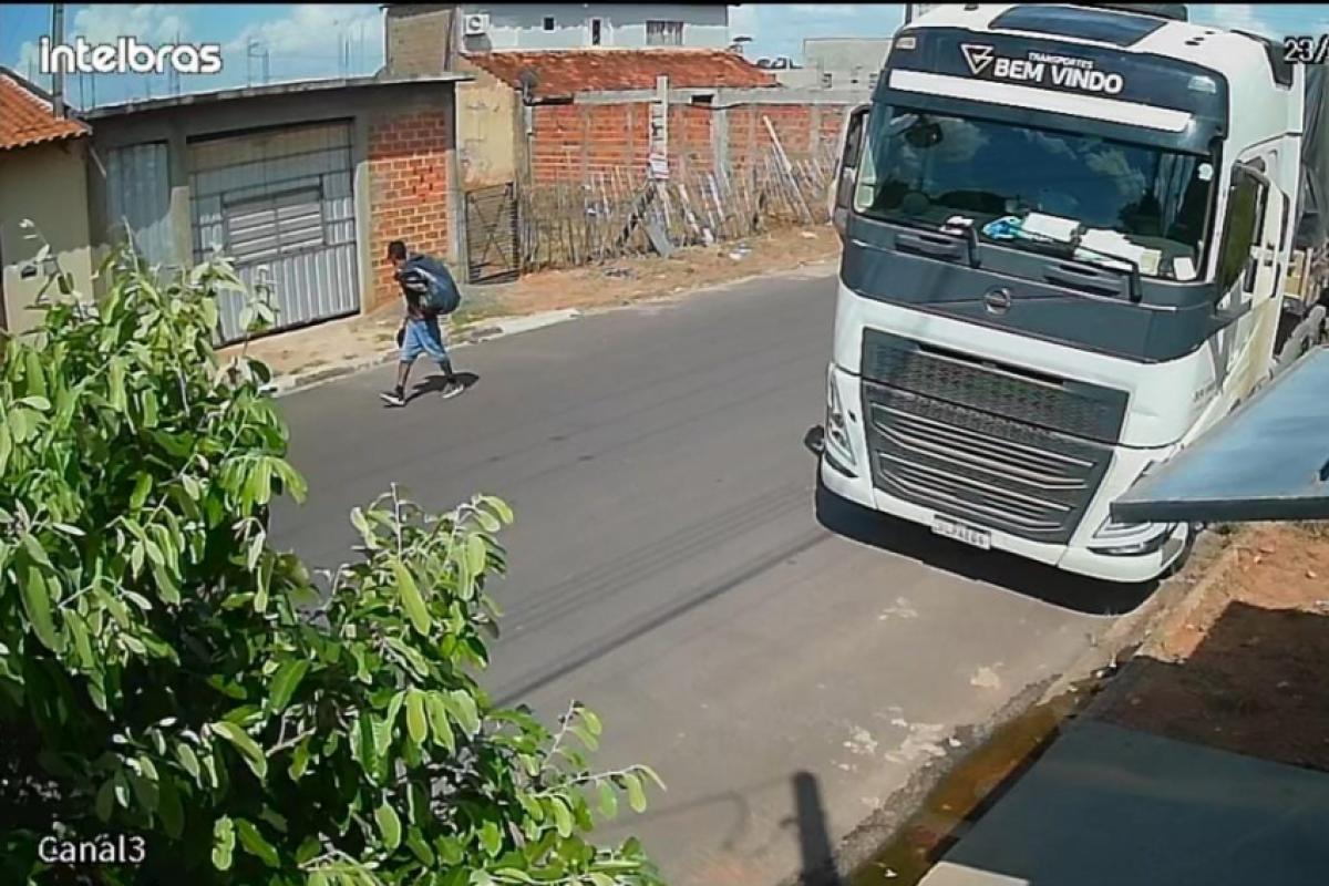 Mãe reconhece filho em vídeo de furto e aciona a polícia