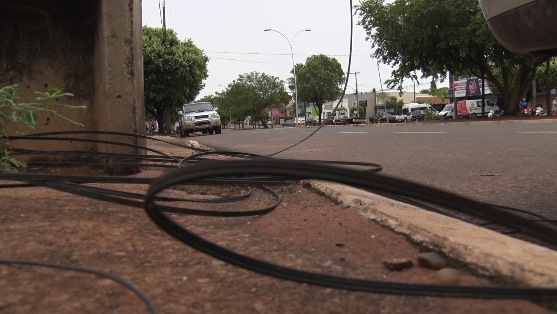 Fios soltos de internet causam acidentes graves e deixam vítimas com sequelas em Três Lagoas