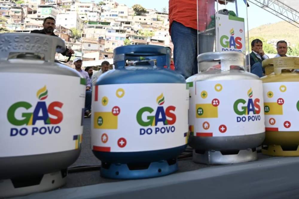 Gás do Povo começa a recarga gratuita de botijão até o fim de novembro; veja quem tem direito