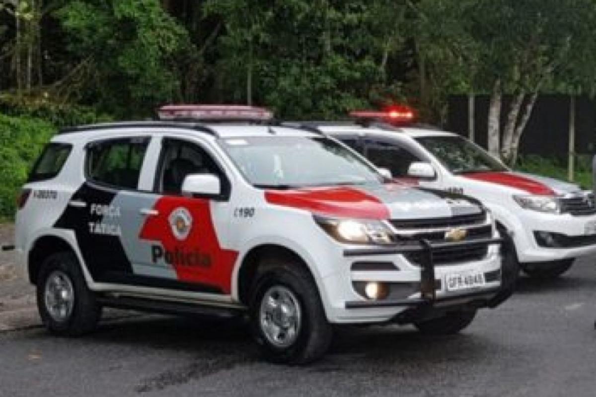 Pai fez filhos reféns por causa de mensagens no celular da esposa