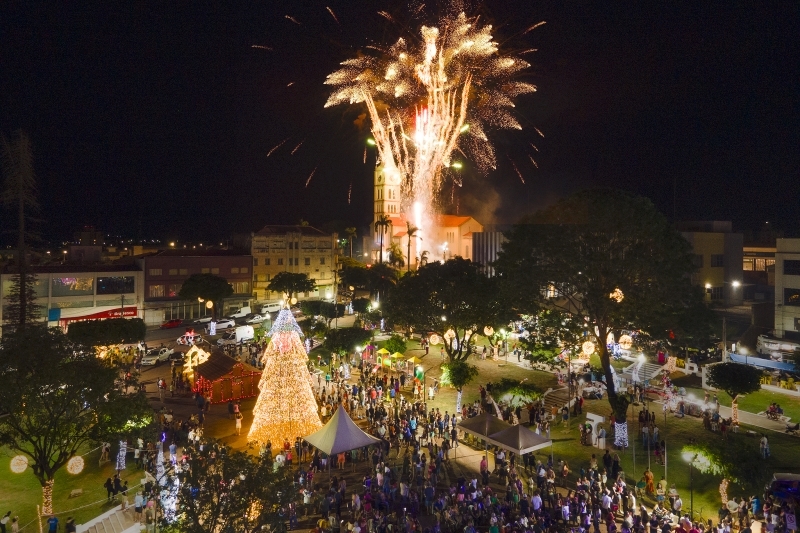 APAE participa pela primeira vez das festividades de Natal de Andradina
