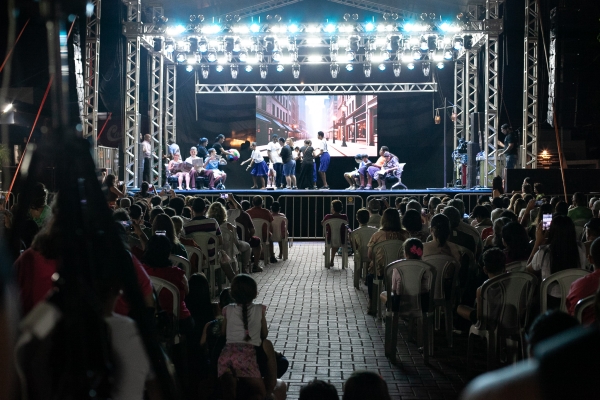 Festival da APAE anima a Praça Moura Andrade no Natal Encantado