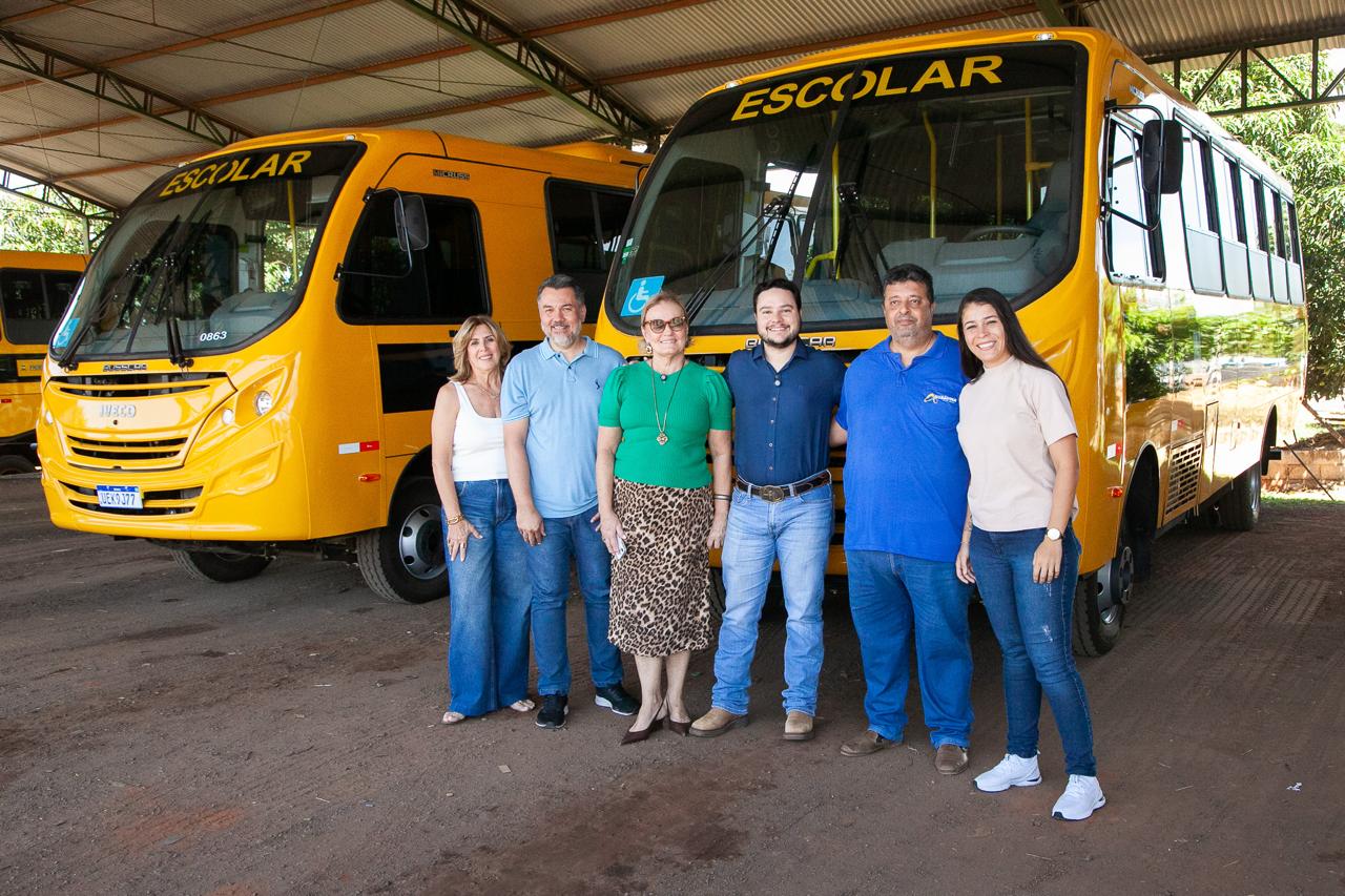 Novos ônibus com ar condicionado reforçam frota da Educação