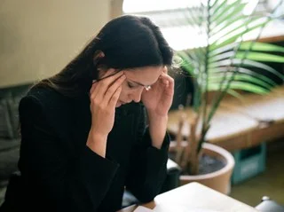 Brasil registra 4 milhões de afastamentos do trabalho em 2025