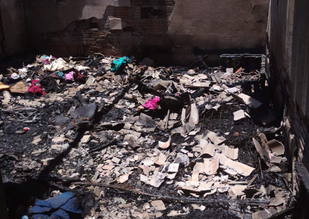 Jovem é acusado de colocar fogo em residência com ex-companheira e 4 crianças dentro