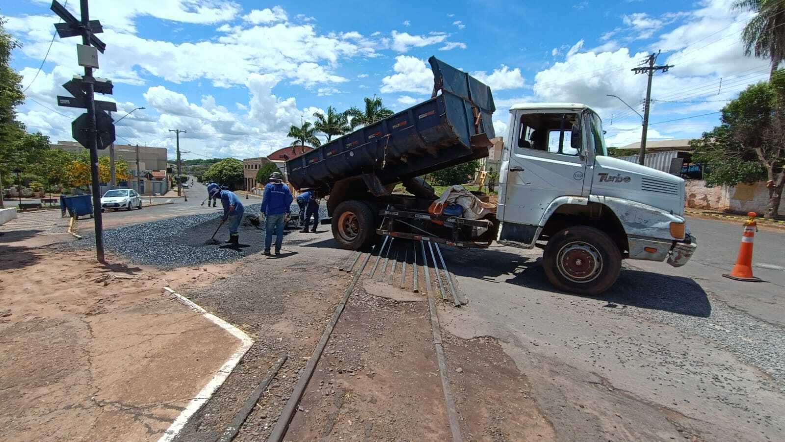 Prefeitura de Andradina alarga passagem de nível na Av. Barão do Rio Branco
