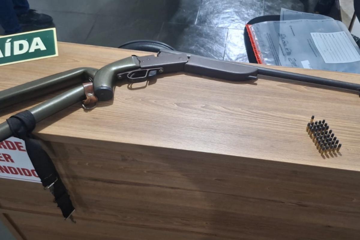 Ameaça armada e violência doméstica mobilizam PM