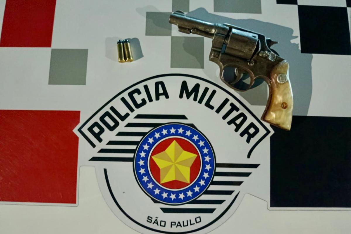 Homem é preso armado em bar após denúncia anônima em Andradina