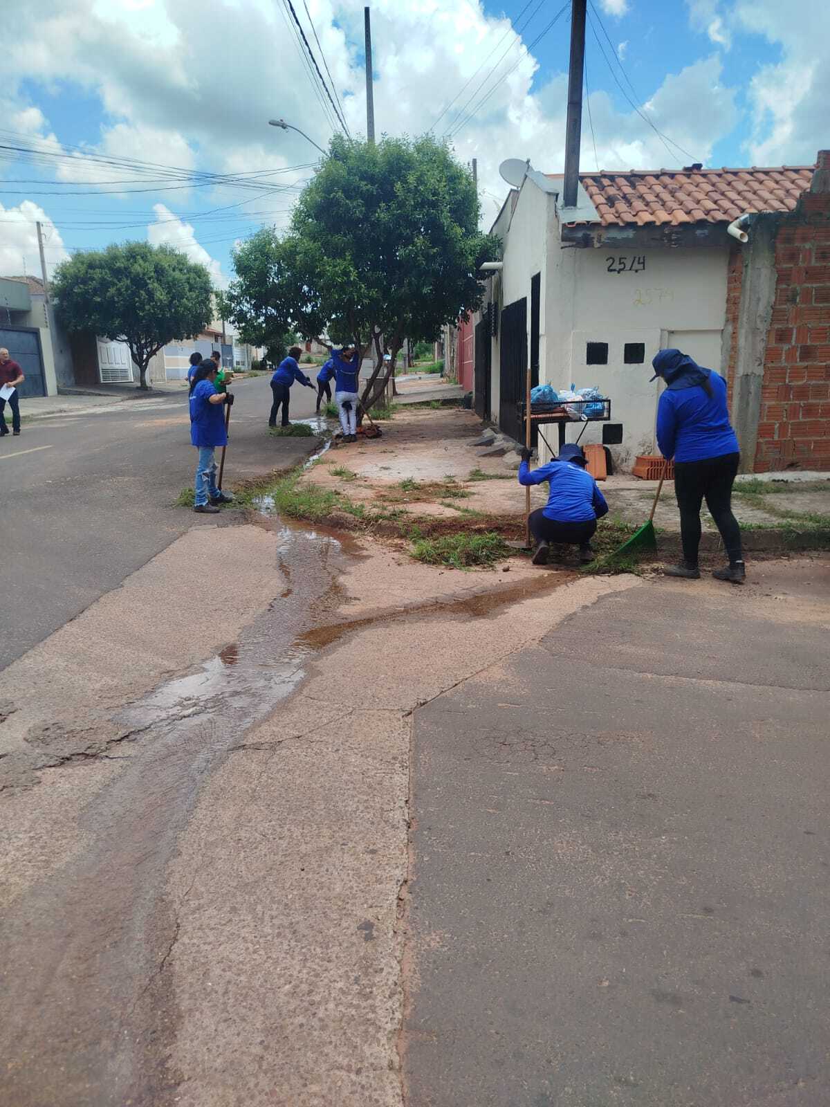 TEMPO RUIM: Trabalhos de limpeza continuam em Andradina