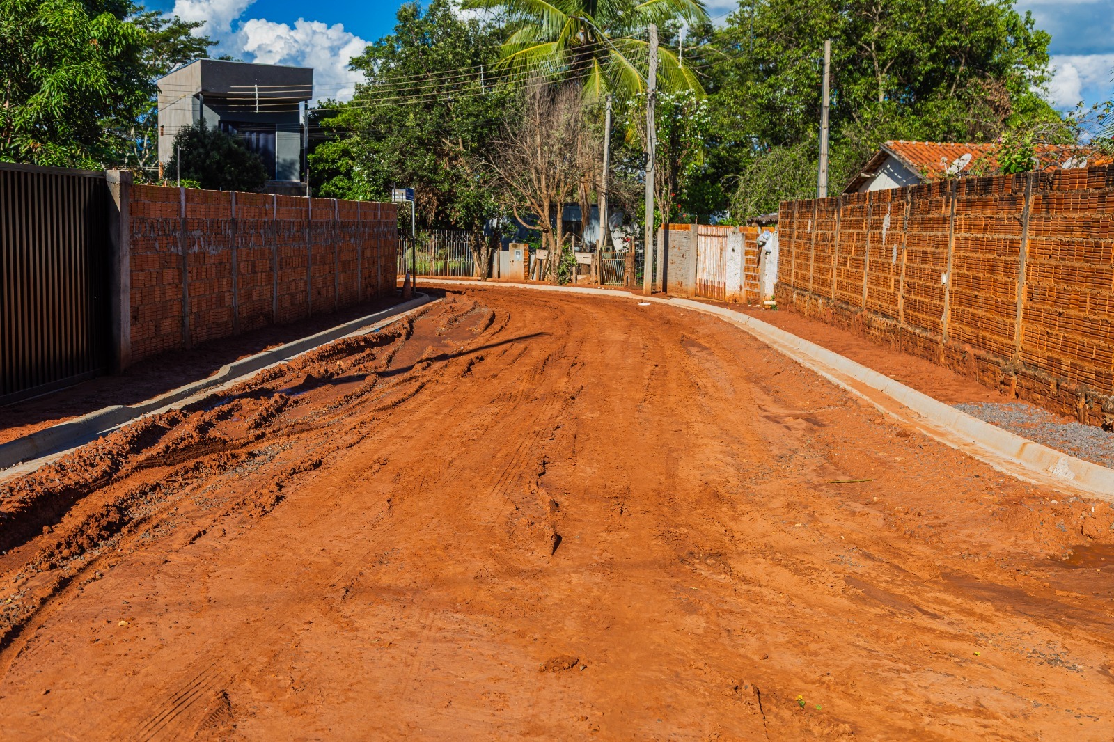 Secretário de Obras rebate críticas sobre pavimentação no bairro Planalto