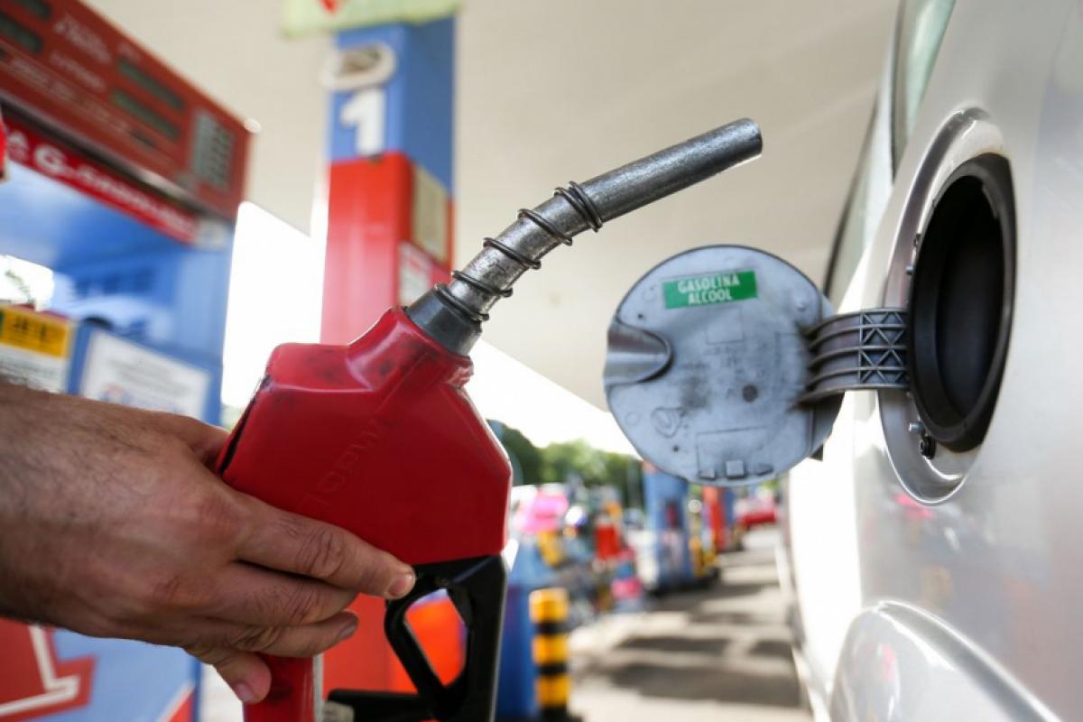 Preço dos combustíveis dispara no Brasil, e Cade investiga