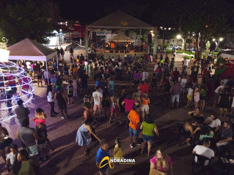 Cantando para Elas reúne música, cultura e gastronomia na Praça