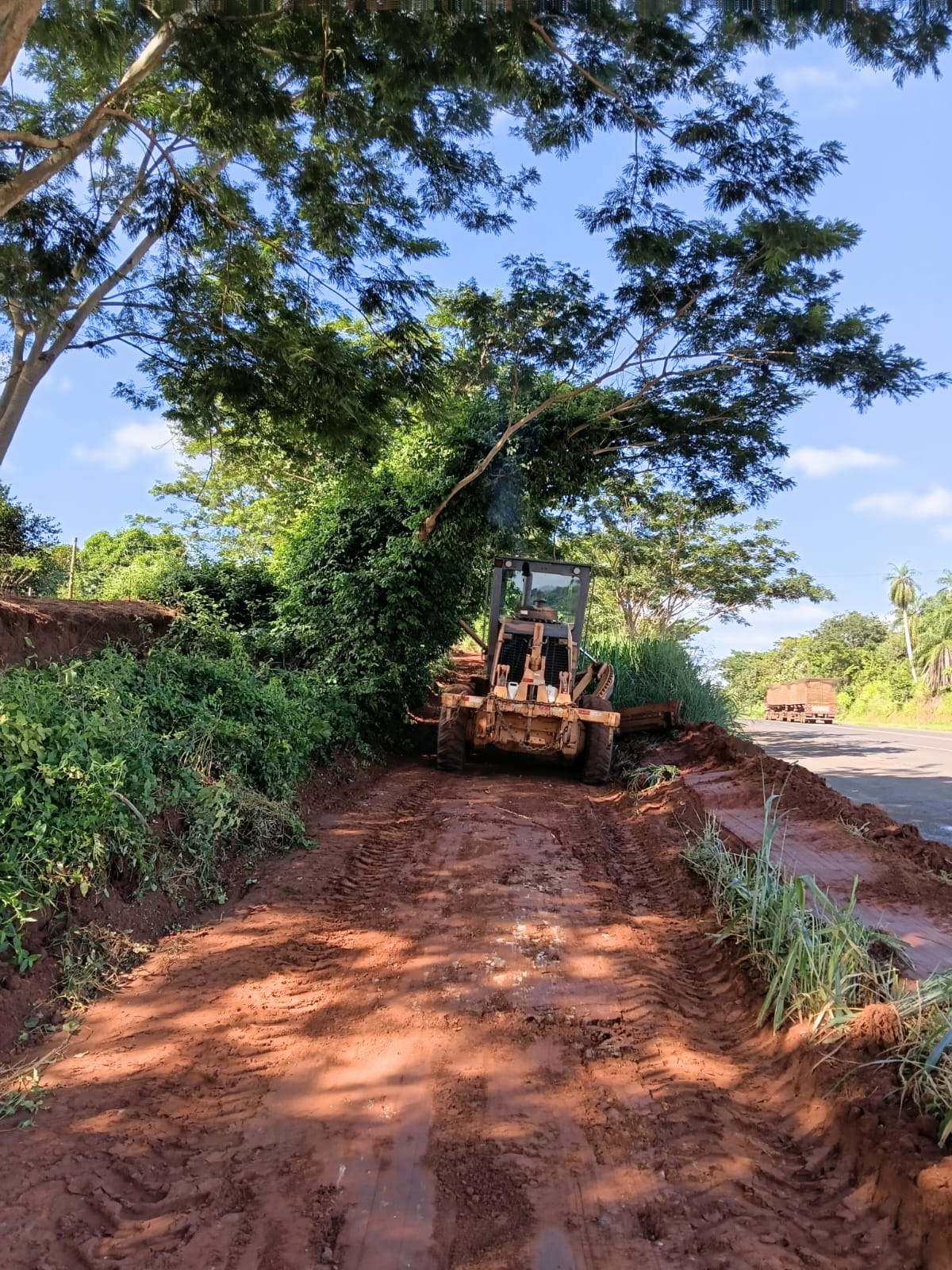 Equipe de obras melhoras acessos a Agrovila Pérola Negra