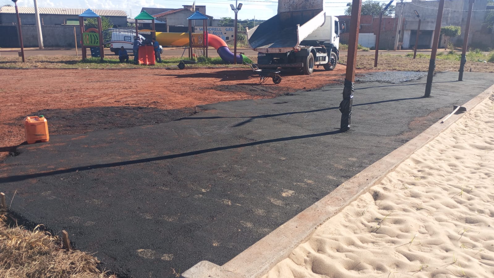 Nova praça do Pereira Jordão entra na fase final com aplicação de asfalto