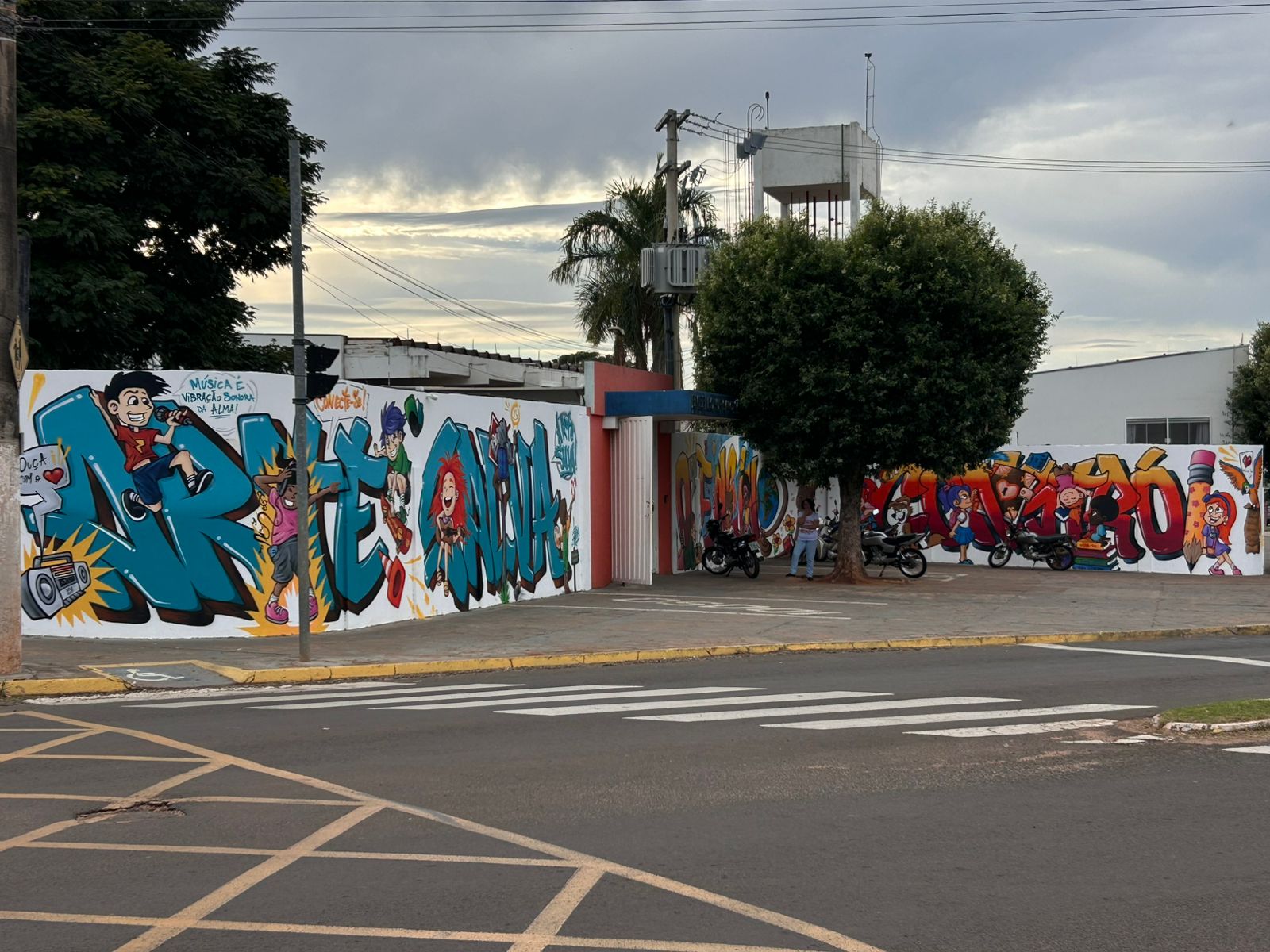 Arte e cores dão nova às escolas municipais de Andradina
