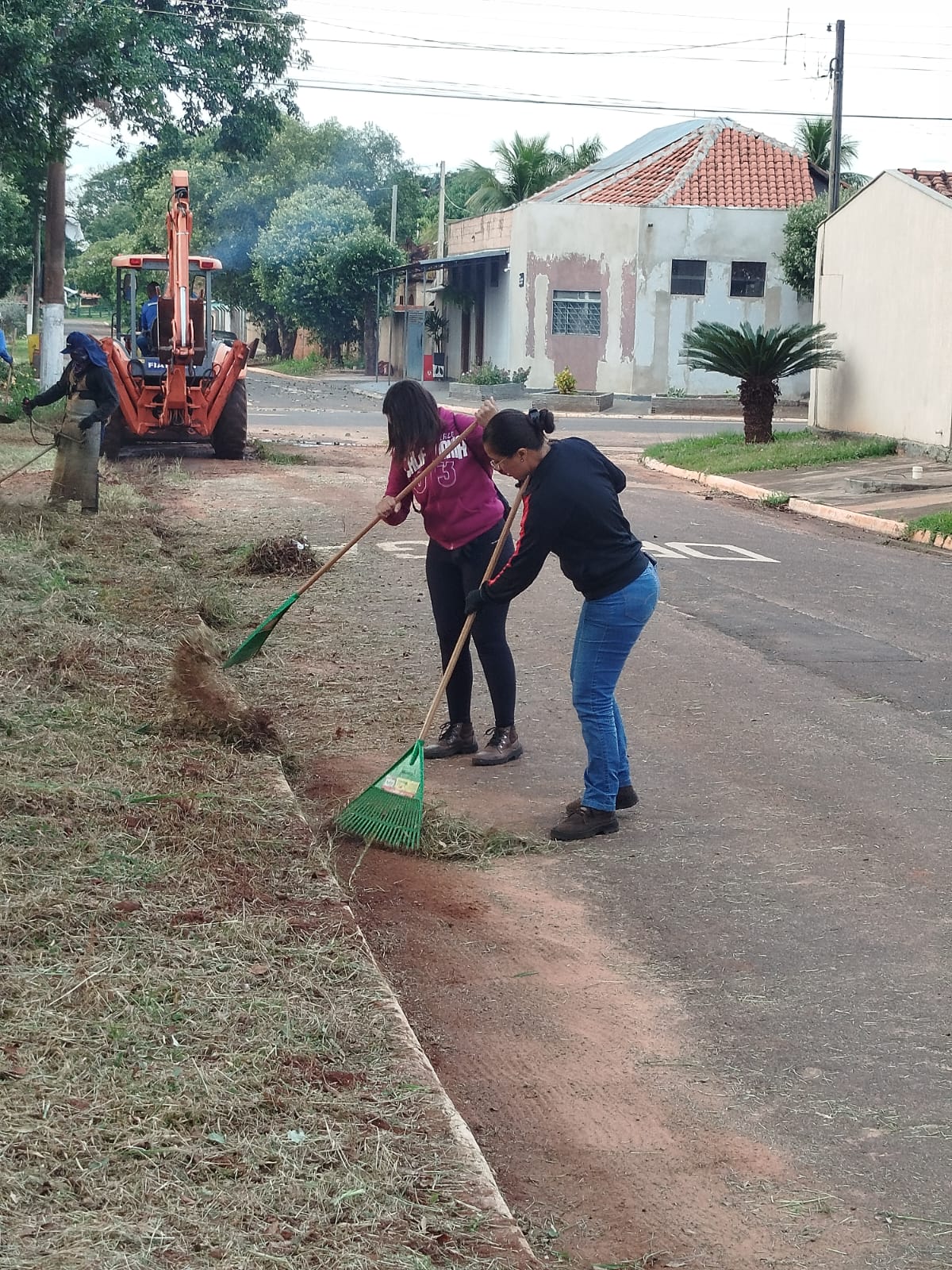 Limpeza urbana avança com retirada de materiais descartados em Paranápolis