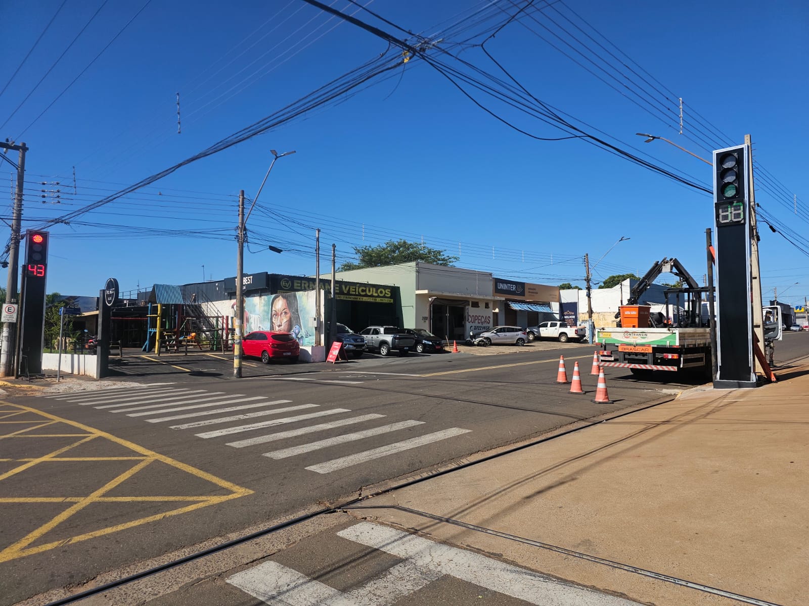 Semáforos recém instalados na avenida Guanabara já estão funcionando