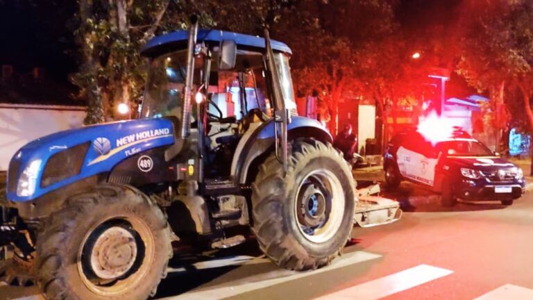 Homem joga trator da Prefeitura contra casa no Passeio Itu, em Ilha Solteira