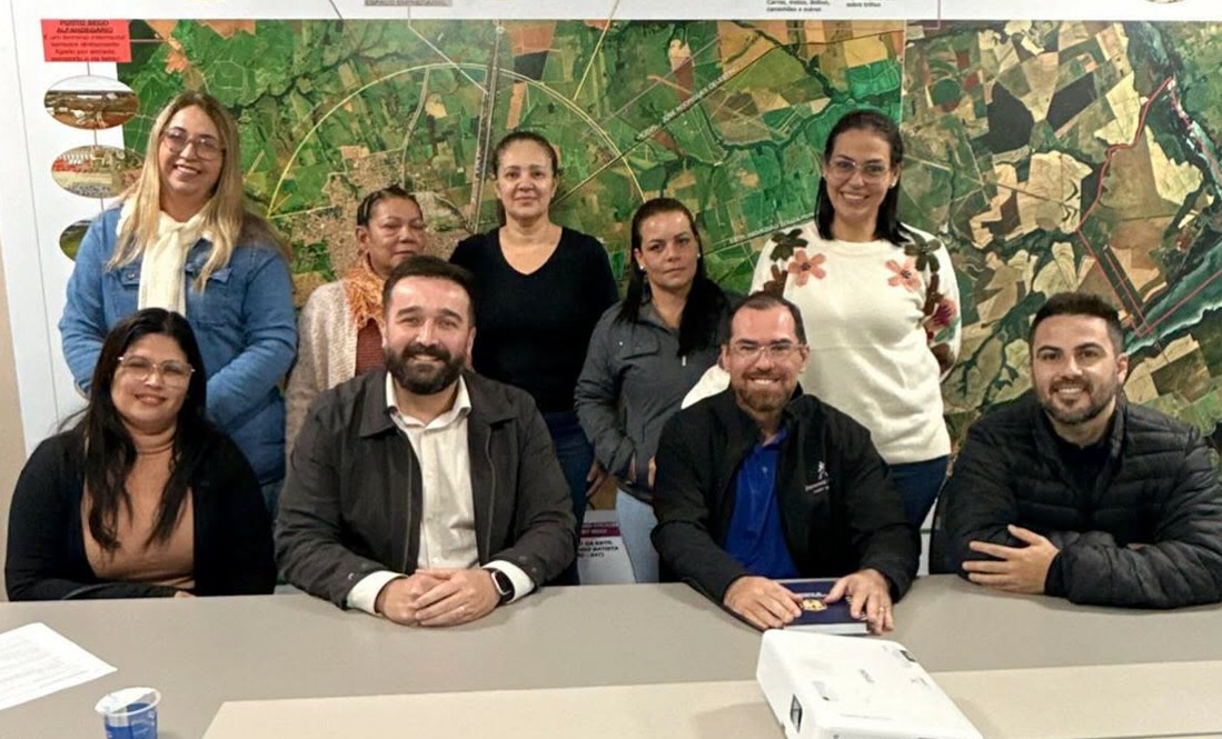 Prefeitura de Andradina recebe servidores para discutir enquadramento de auxiliares como técnicos de enfermagem