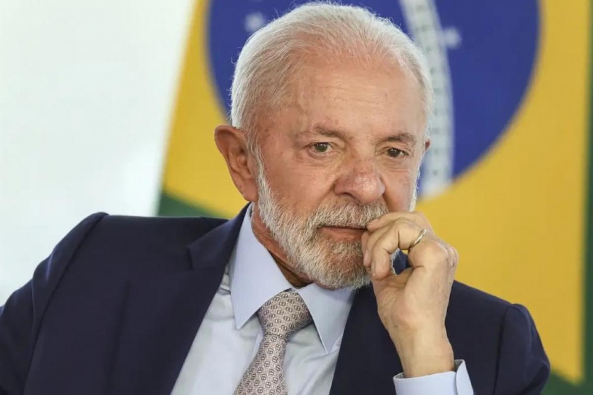 Lula abre vantagem e venceria Flávio Bolsonaro por 44% a 38%