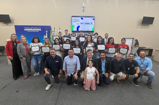 Parlamento Jovem de Andradina diploma e empossa sua primeira turma
