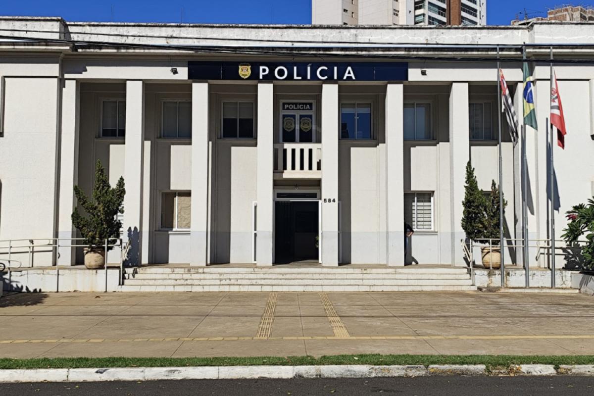 Promessa de renda extra termina em cobrança e visita suspeita
